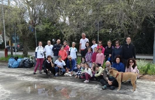 Quintali di rifiuti raccolti in pineta e lungo il fiume 