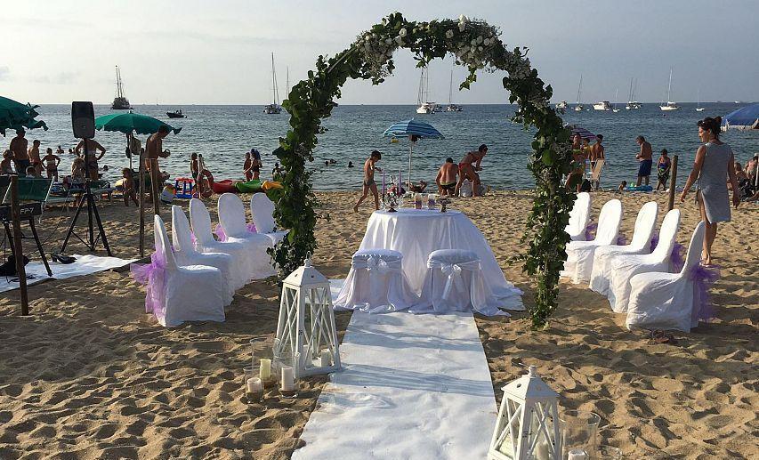 Via ai matrimoni in spiaggia, in villa e in agriturismo 