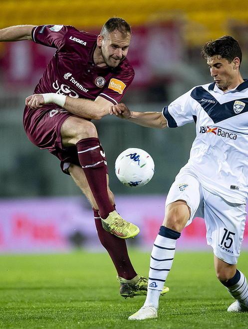 Raicevic litiga col pallone E così a tirare in porta è sempre e solo Diamanti 