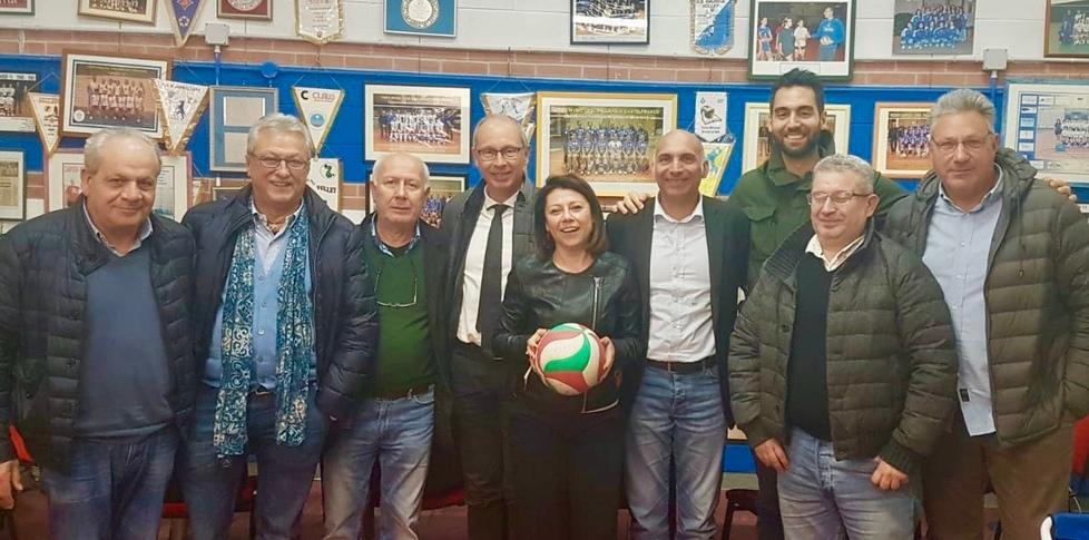 Toti promette lavori nei palazzetti e il M5S lo attacca 