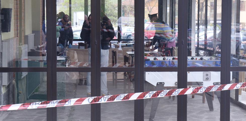 «Una scena da Far West: gli ha puntato la pistola in mezzo agli occhi e ha sparato» 