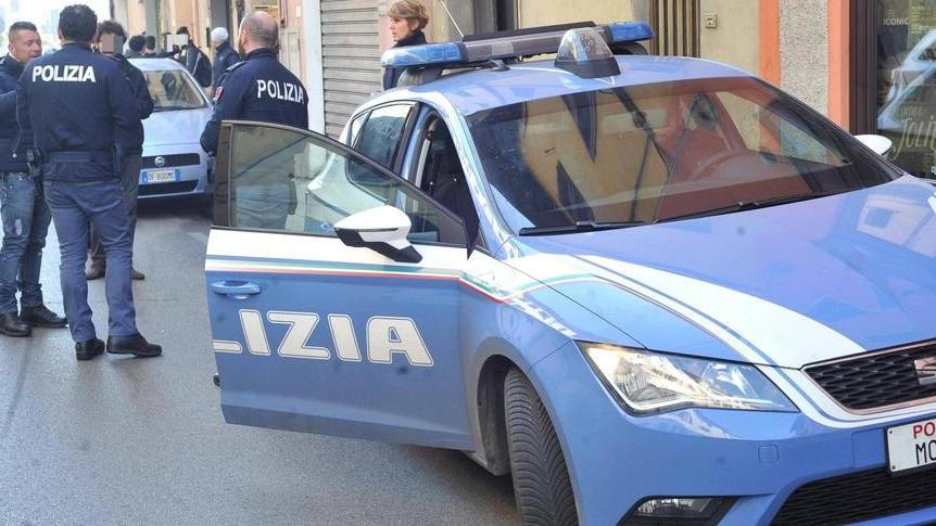 Pistoia, ferito con le forbici dal ladro che ruba nel suo fuoristrada