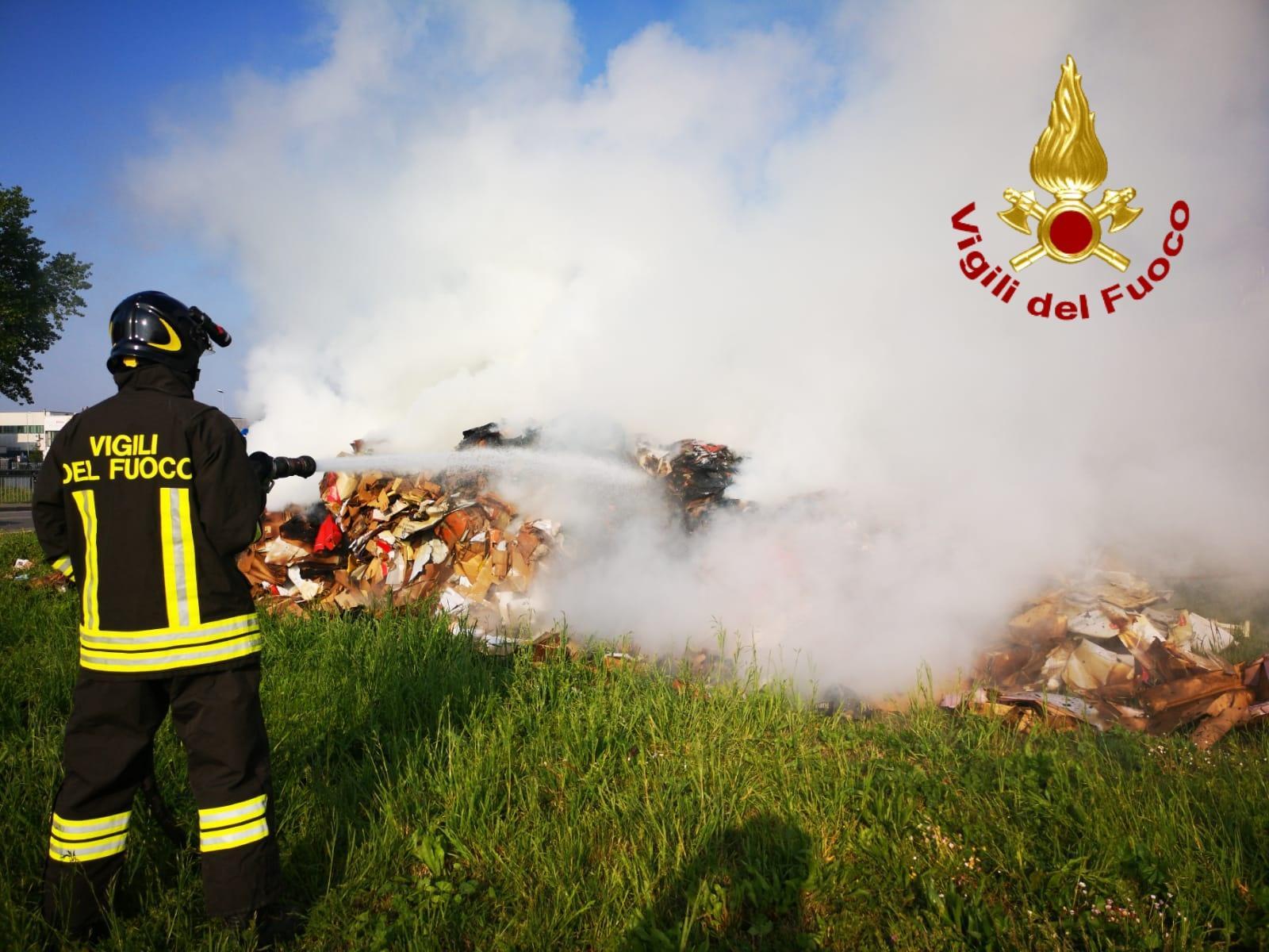 A fuoco compattatore di cartone