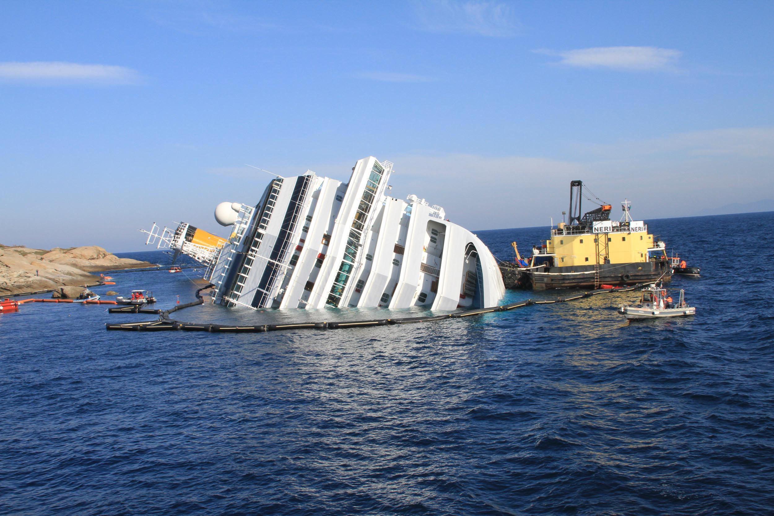 Il naufragio della Costa Concordia (foto Russo)