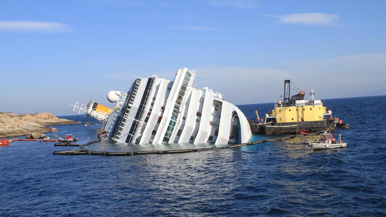 Il naufragio della Costa Concordia (foto Russo)