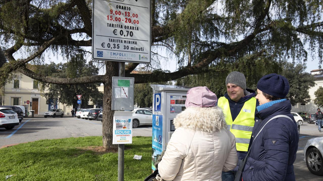 Divieti di sosta: a Empoli 60 multe al giorno. A marzo incassati 88mila euro