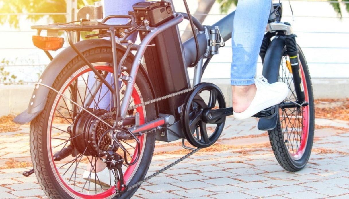 Una bicicletta elettrica (archivio)
