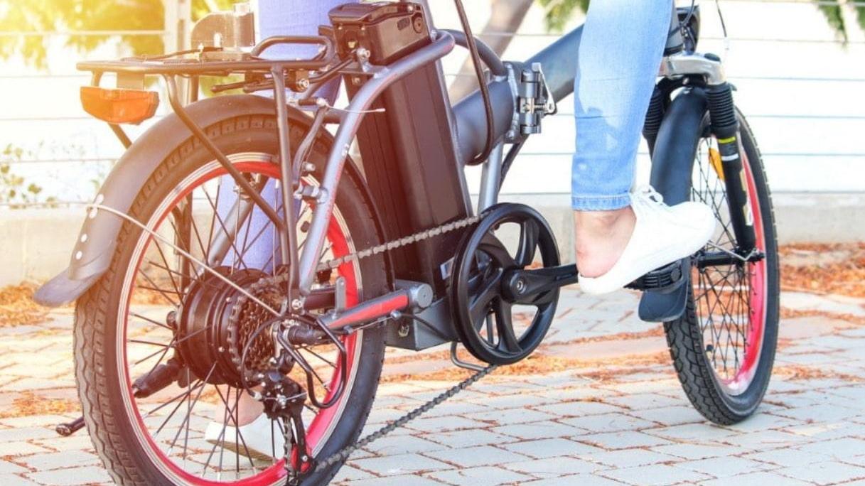 Una bicicletta elettrica (archivio)