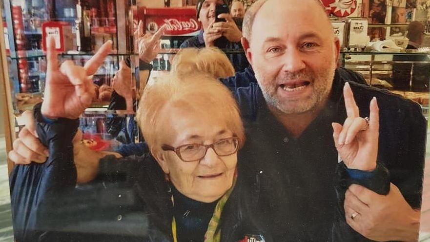 Quell’accoglienza al bar così poco convenzionale ma così vera e genuina