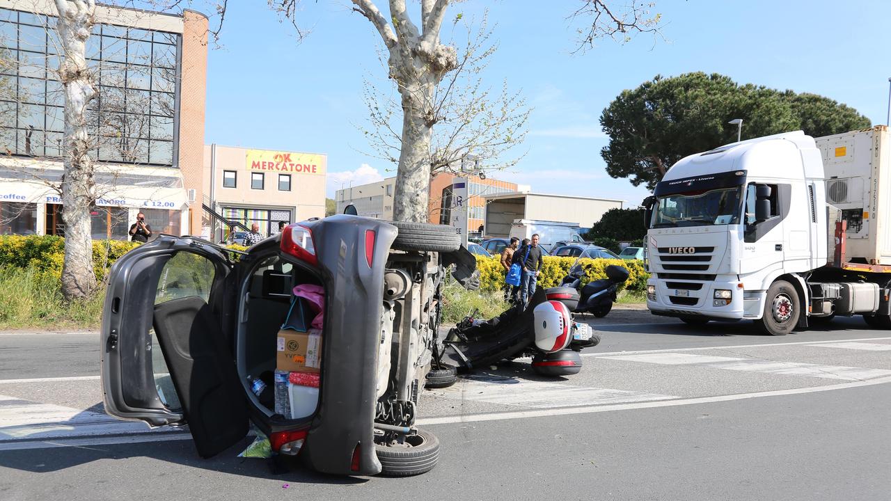 L'incidente sull'Aurelia, a Stagno (foto Repetti/Pentafoto)