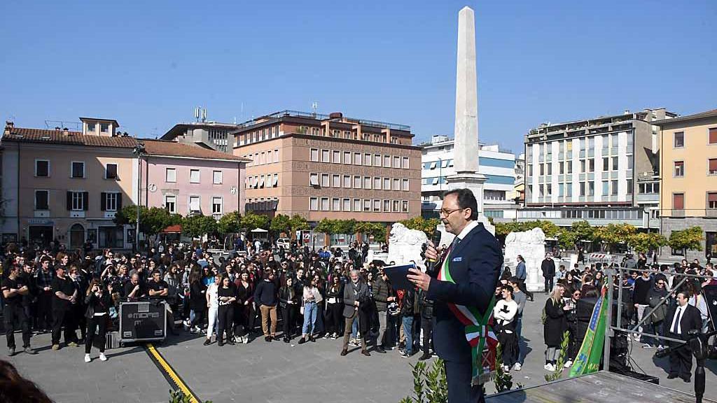 Il sindaco di Massa Fracesco Persiani durante la cerimonia