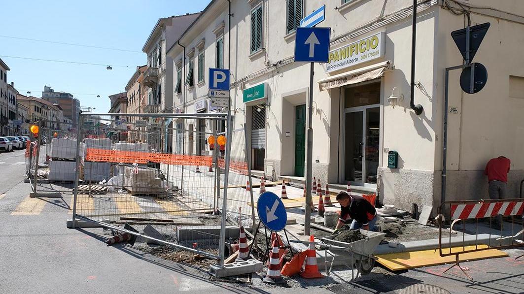 Nuovi marciapiedi in centro, stop ai lavori