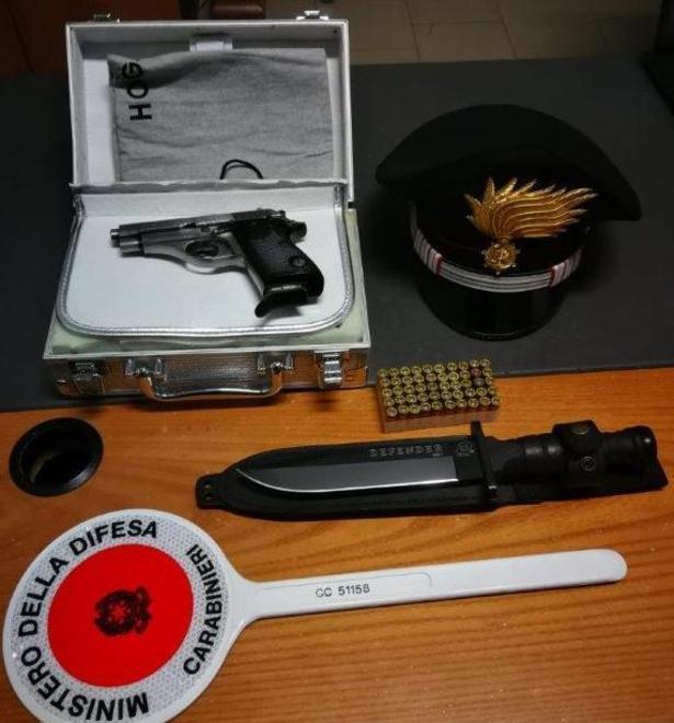 Pistola e pugnale fuorilegge Uomo arrestato 