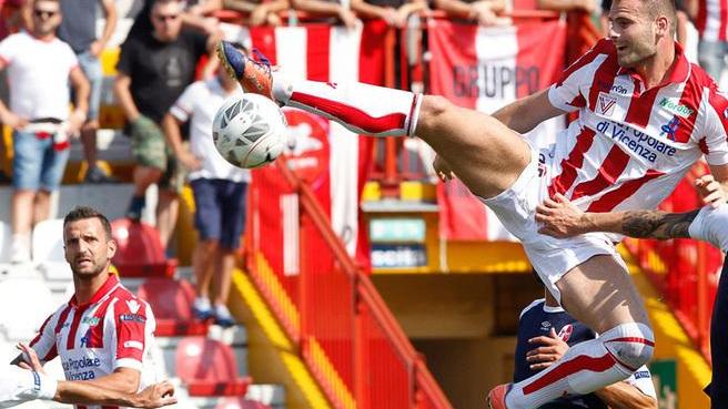 Il record della giornata è al Menti di Vicenza: 9.143 In 200 per Albissola-Siena