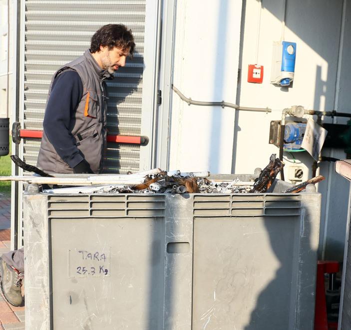 Pazienti e visitatori accolti dall’odore di fumo 