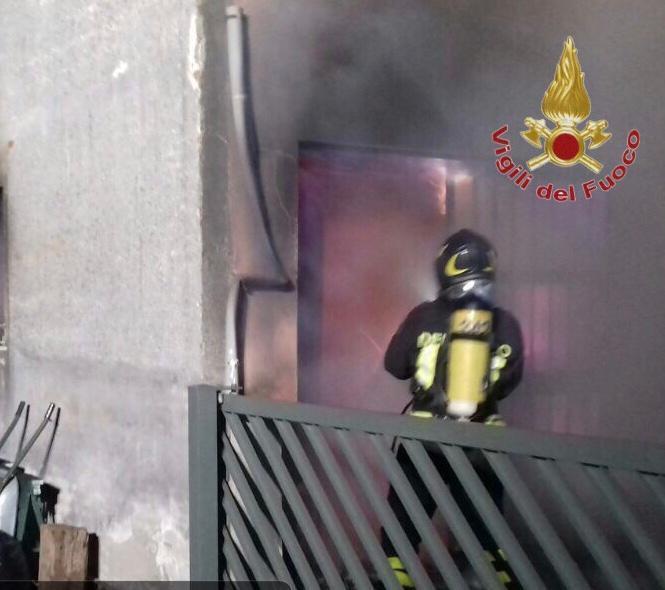 L'intervento dei vigili del fuoco in via Morandini