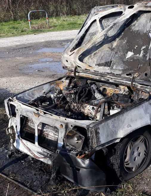 Bruciata due volte l'auto del bagnino: "Questioni di gelosia"
