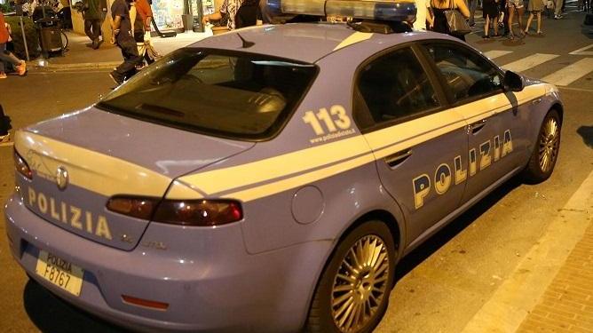 Una volante della polizia (foto d'archivio)