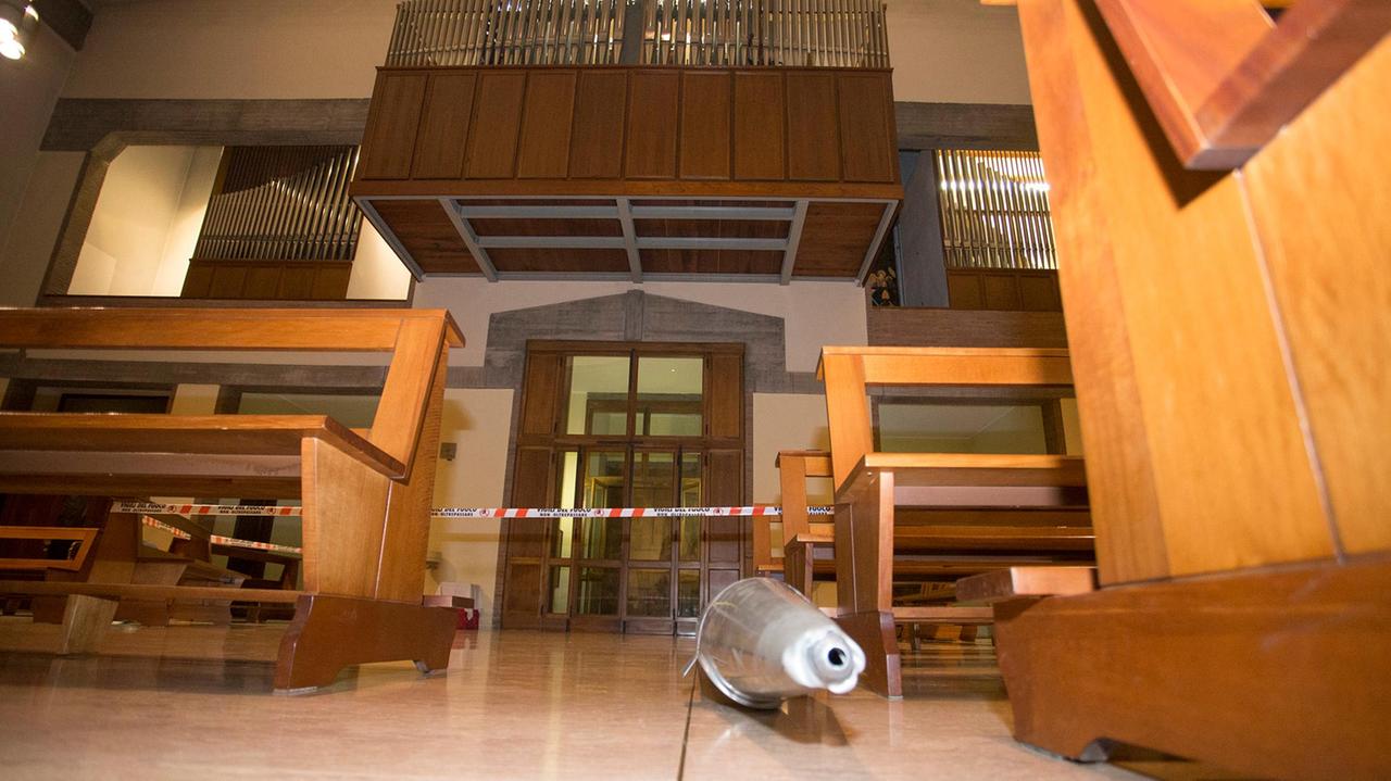 Modena, chiesa di S. Agnese: canna dell'organo cade su due fedeli