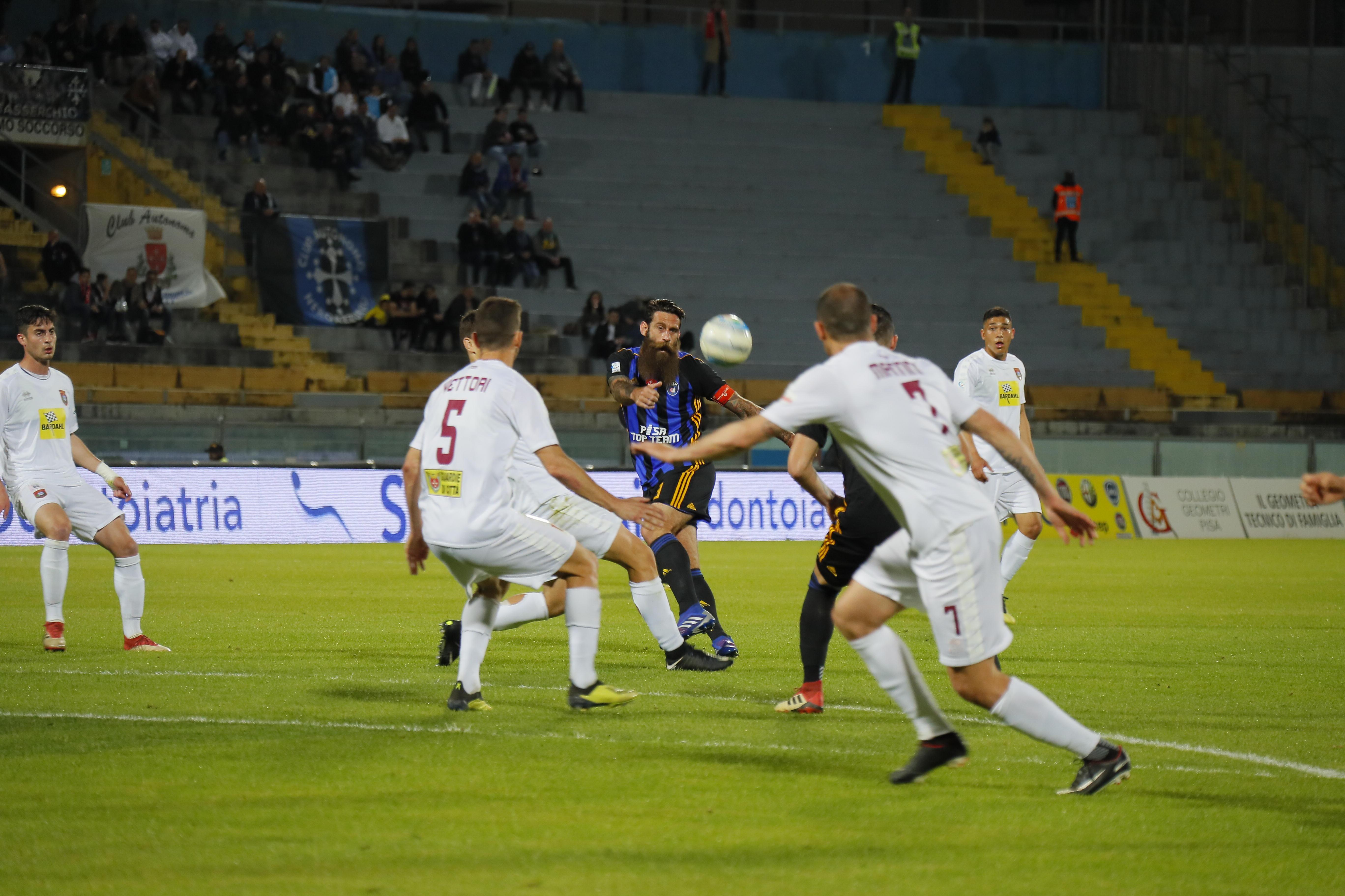 Un attacco del Pisa con Moscardelli