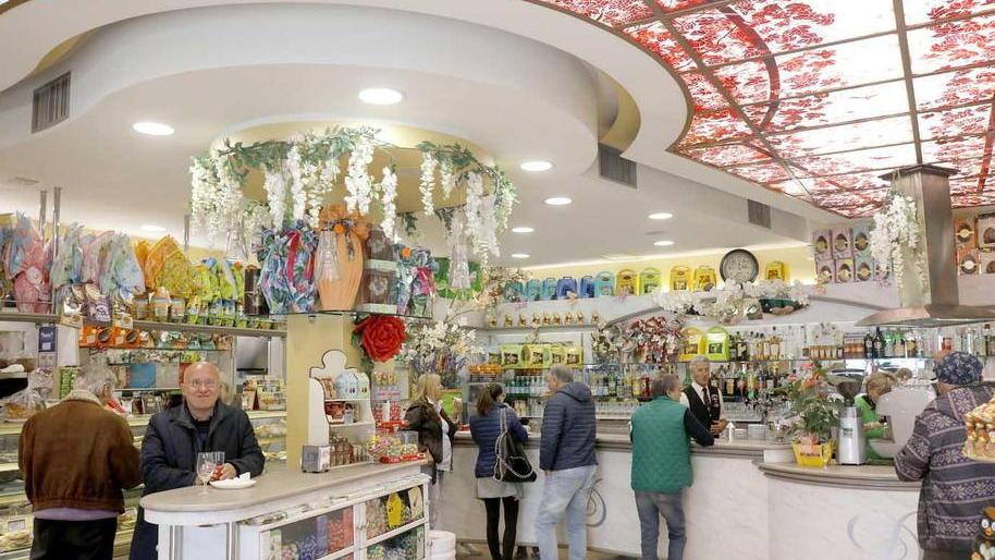 Non può passare giornata senza far visita a “Enrico”