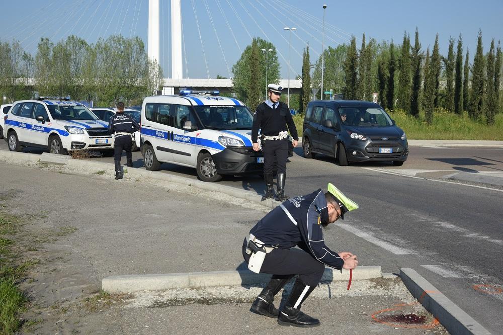 Reggio Emilia, ragazza travolta sulle strisce a Mancasale: grave una 25enne