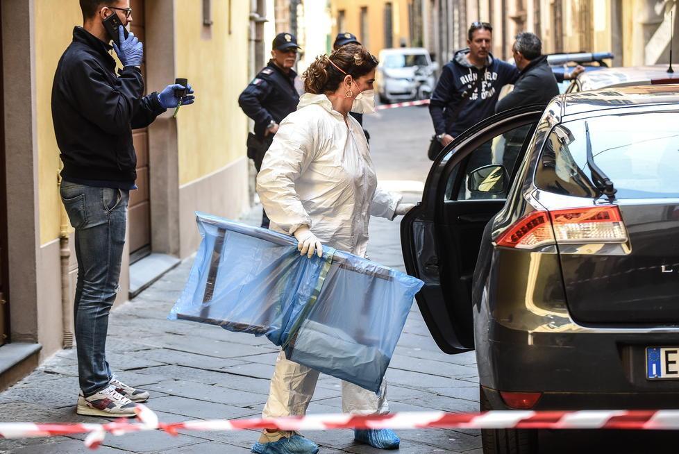 Ferita alla testa e segni di soffocamento sul corpo del cuoco ucciso in via del Toro 