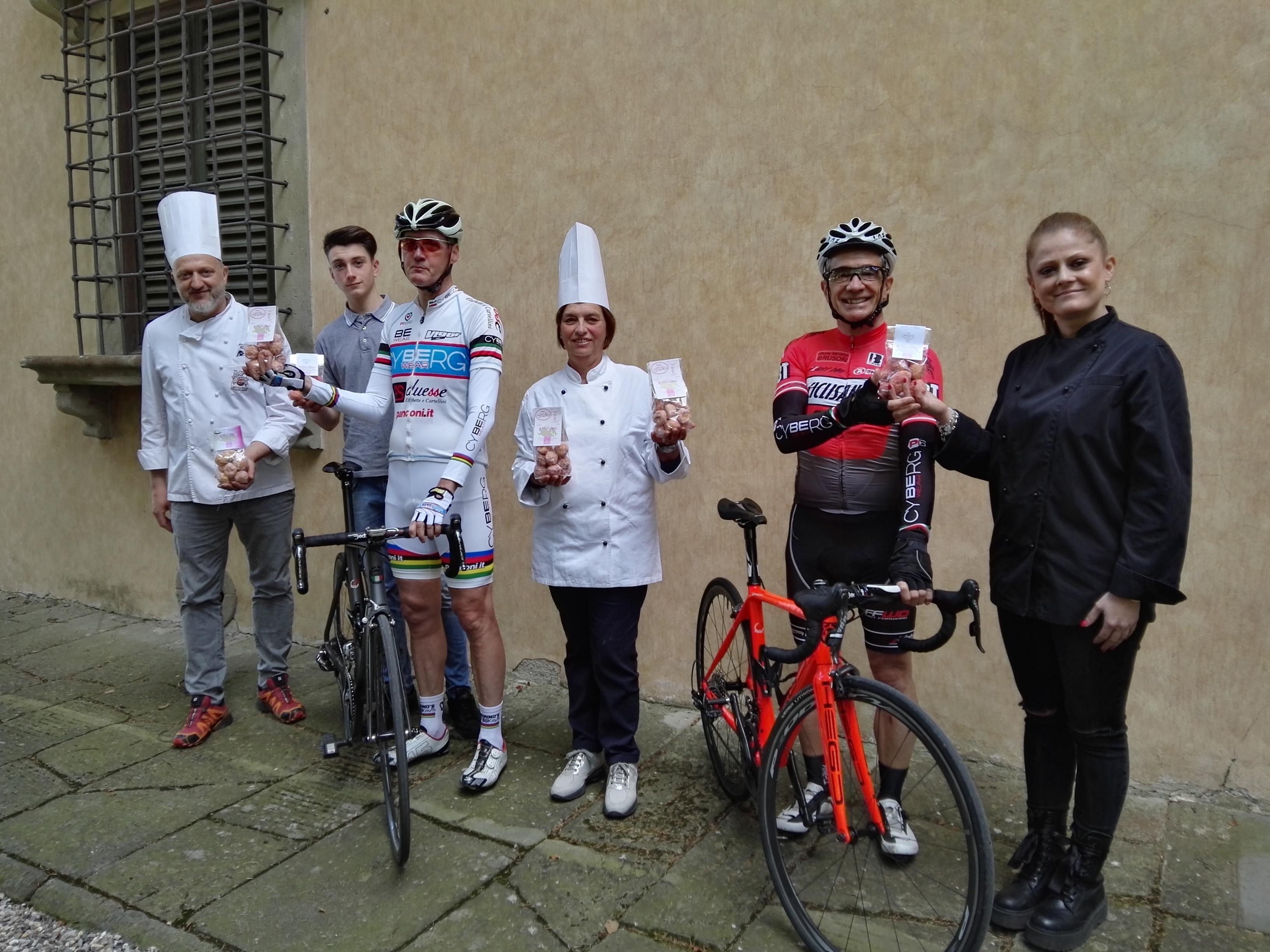 Bici e gastronomia: il connubio raffigurato alla presentazione dell'iniziativa