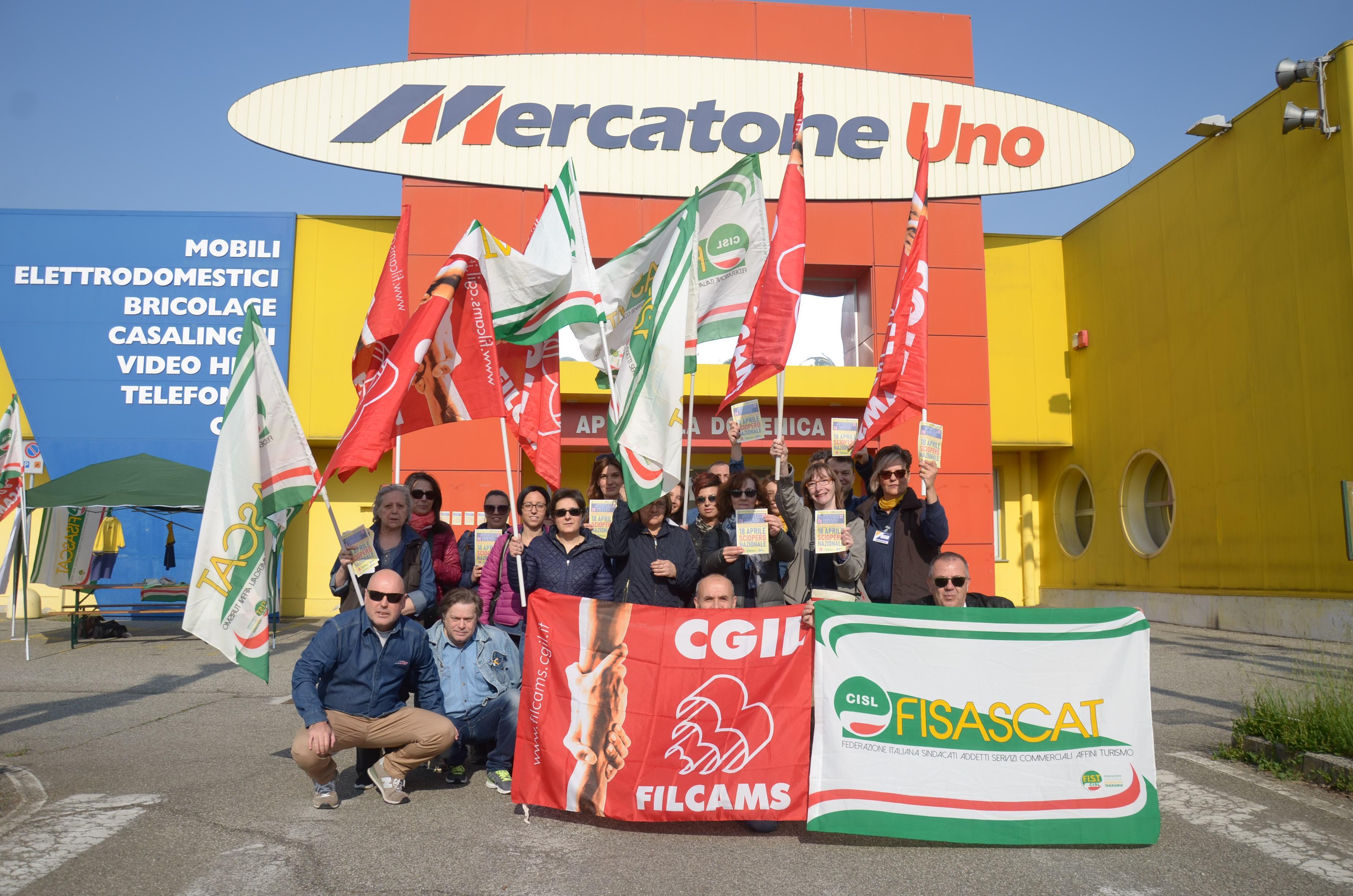 Una delle proteste dei dipendeti del Mercatone Uno