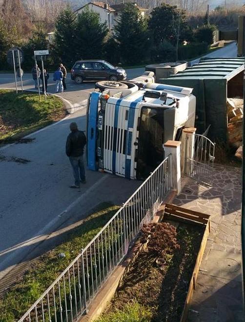 Incrocio thrilling: «Abbiamo paura a uscire in giardino» 