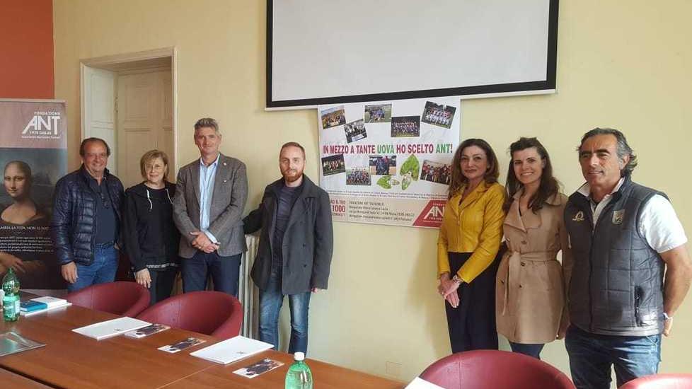 Prevenzione oncologica Scuole e società di calcio comprano 1900 uova Ant