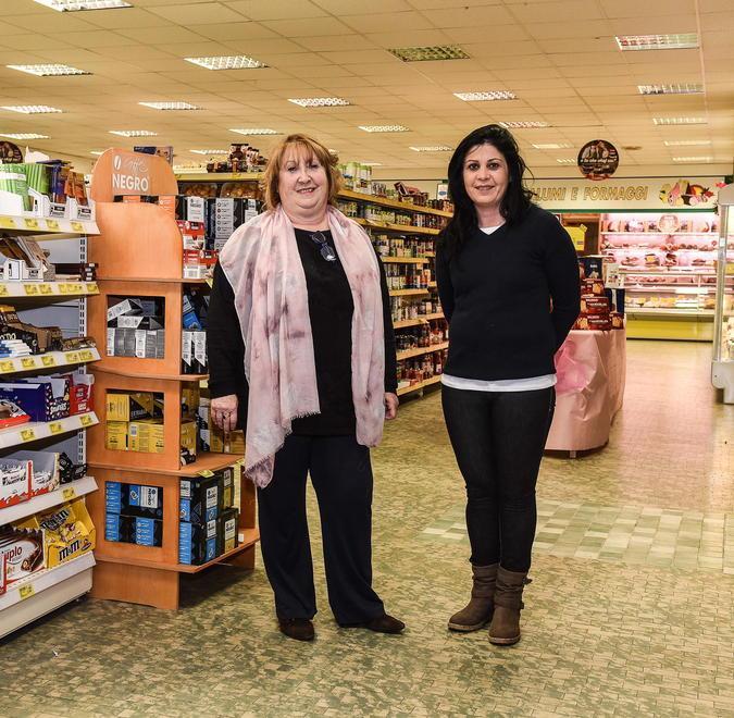 Il market di Segromigno compie 100 anni «Storia di famiglia, restiamo una bottega» 