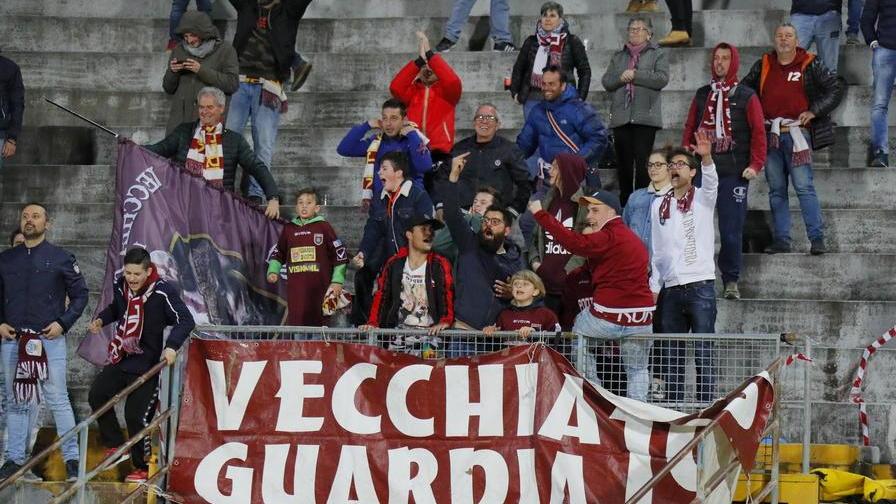Emozioni e gioia finale nel settore dei granata