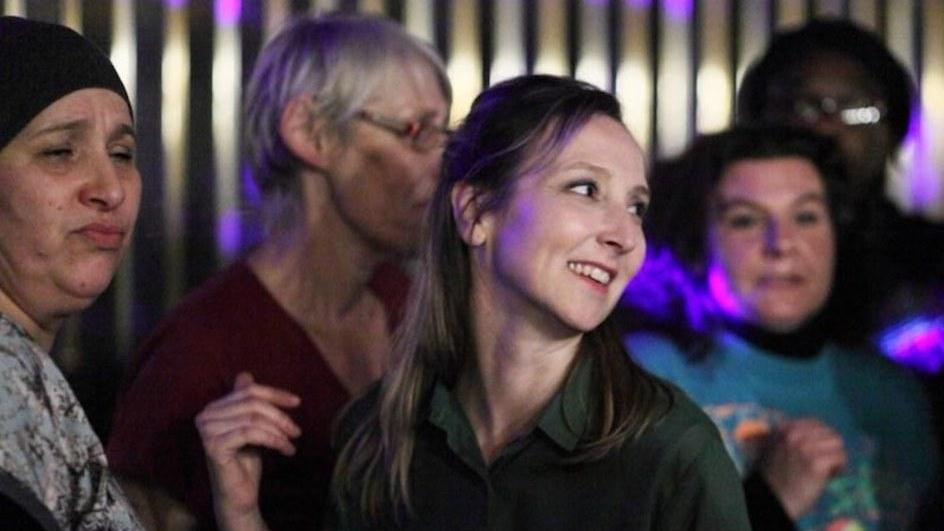 Le invisibili, risate e tema sociale con la brillante direzione di Petit