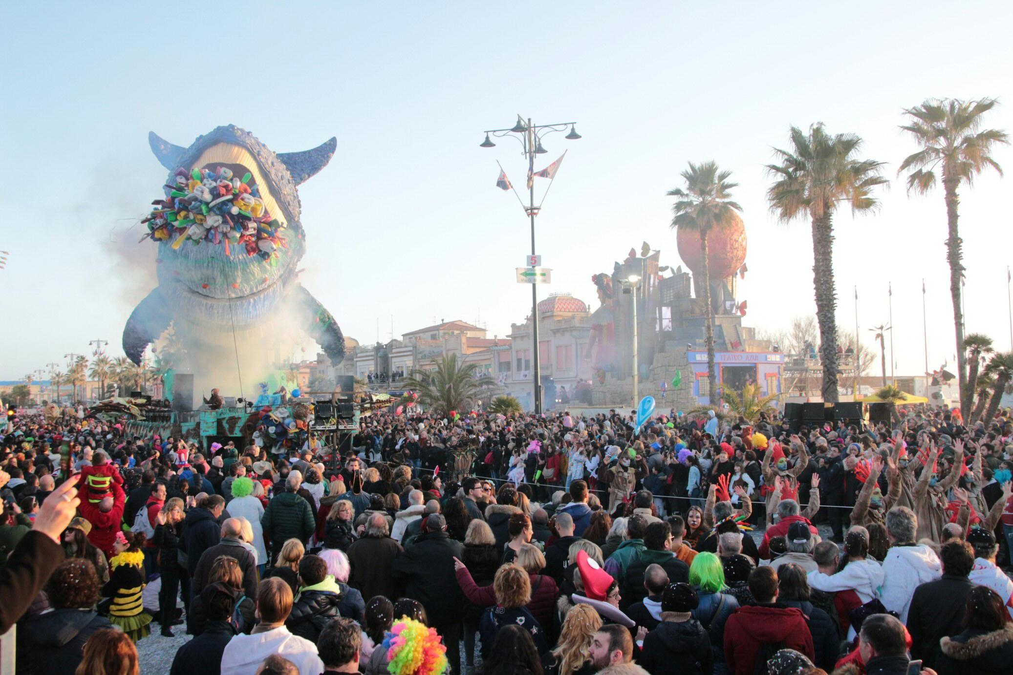 Carnevale di Viareggio, il prossimo anno saranno sei i corsi mascherati 
