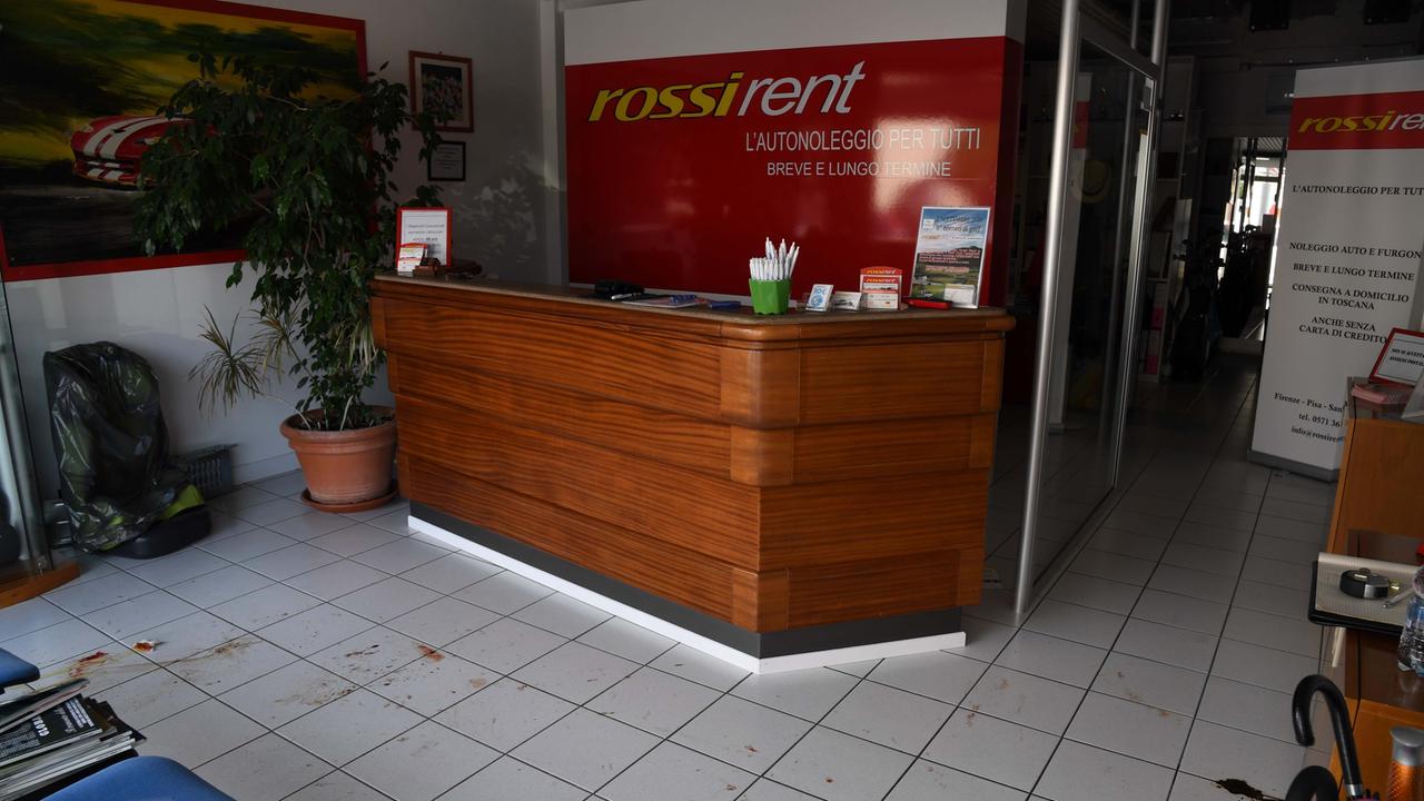 L'interno dell'autonoleggio "Rossi Rent" (Foto Franco Silvi)