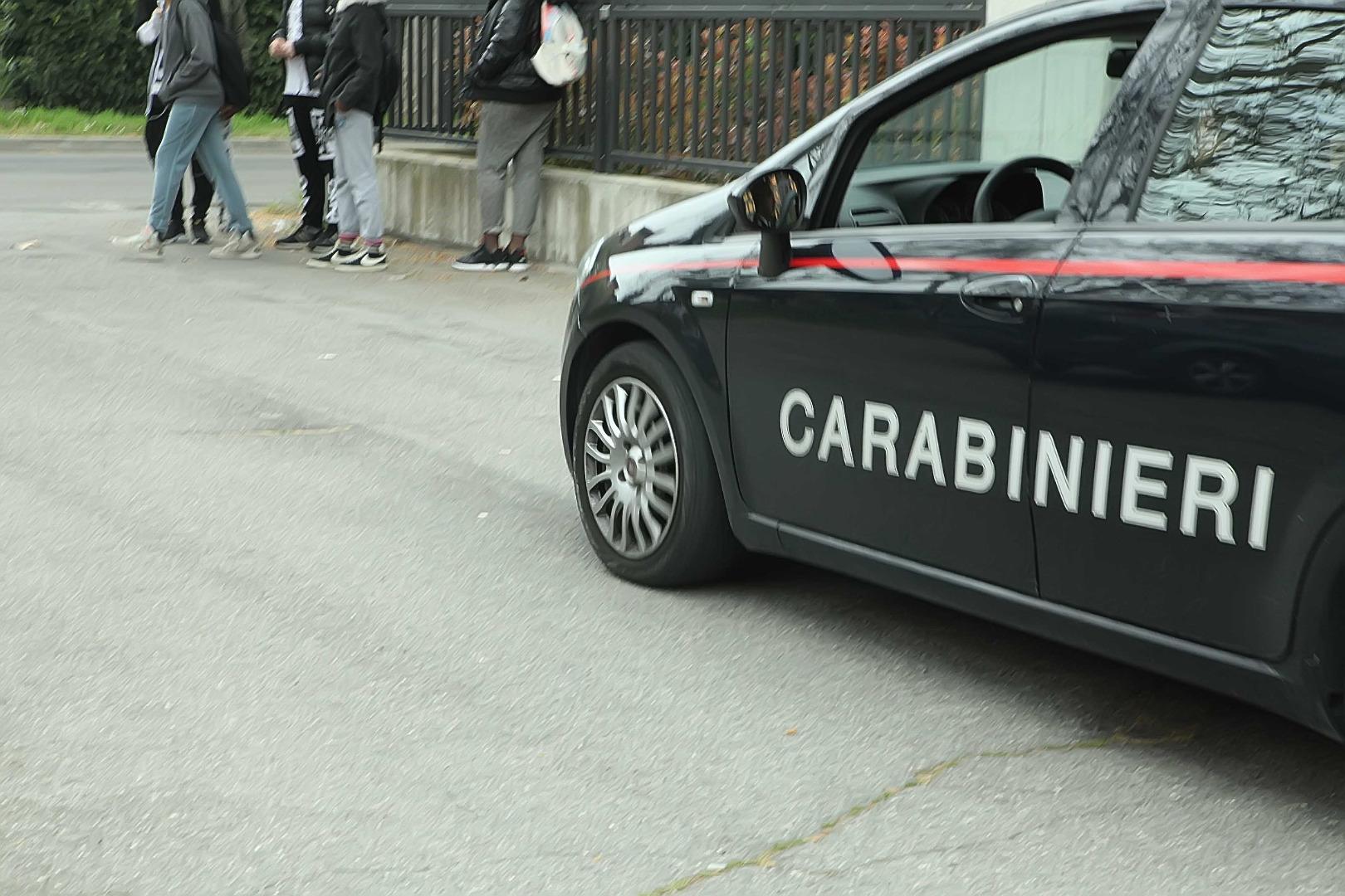 Baby vandali devastano per mesi un'azienda dismessa, otto denunciati