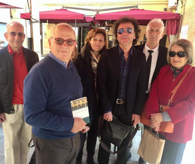 Commercianti e residenti delle Vettovaglie con l’assessore Pesciatini