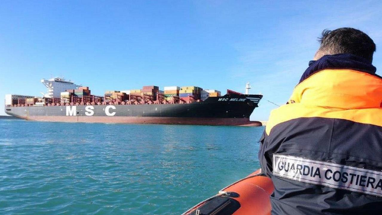 Ecco il test per dimostrare che, seppur non a pieno carico, una portacontainer da 9mila teu può entrare nel porto di Livorno