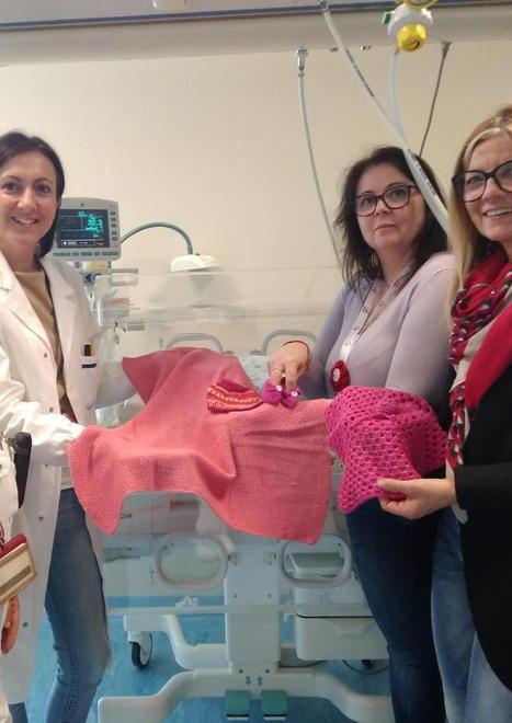 Un corredino fatto a maglia per i bambini prematuri