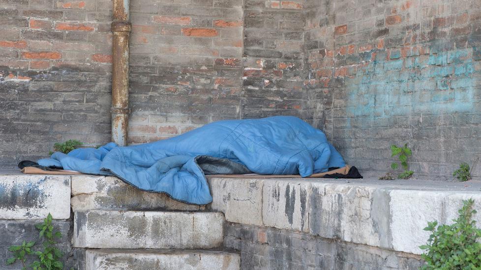 Modena, all’ex scalo merci tra droga e degrado