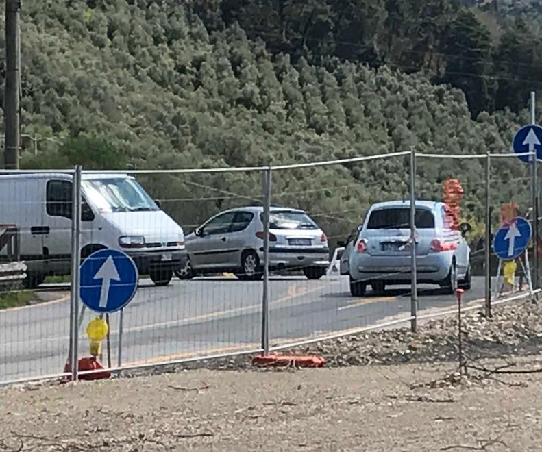Al Ponte di Sasso troppi automobilisti non rispettano i cartelli 