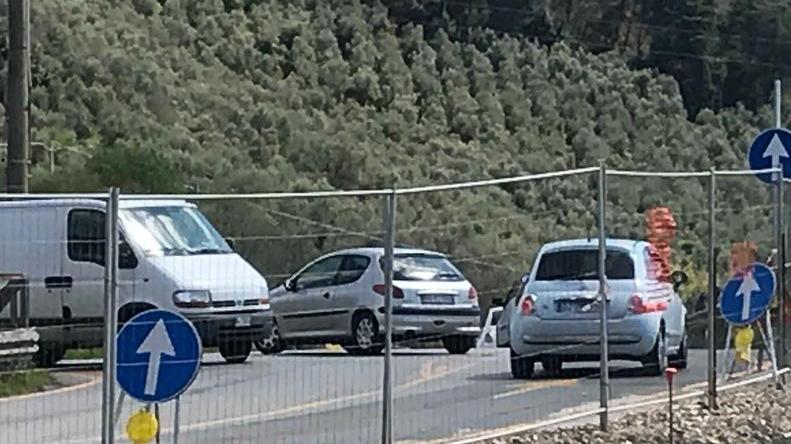 Al Ponte di Sasso troppi automobilisti non rispettano i cartelli