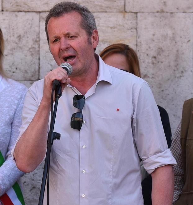 Renzetti (Cgil): «In queste feste godetevi il mare» 