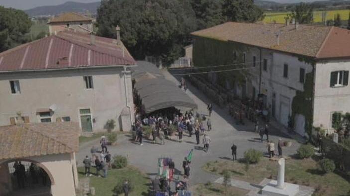 Paracadutisti e fiori ai caduti per l’operazione Herring