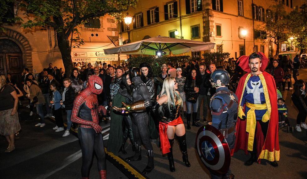 Tutti in centro storico per le strade e le piazze trasformate in un set per “Effetto cinema notte”