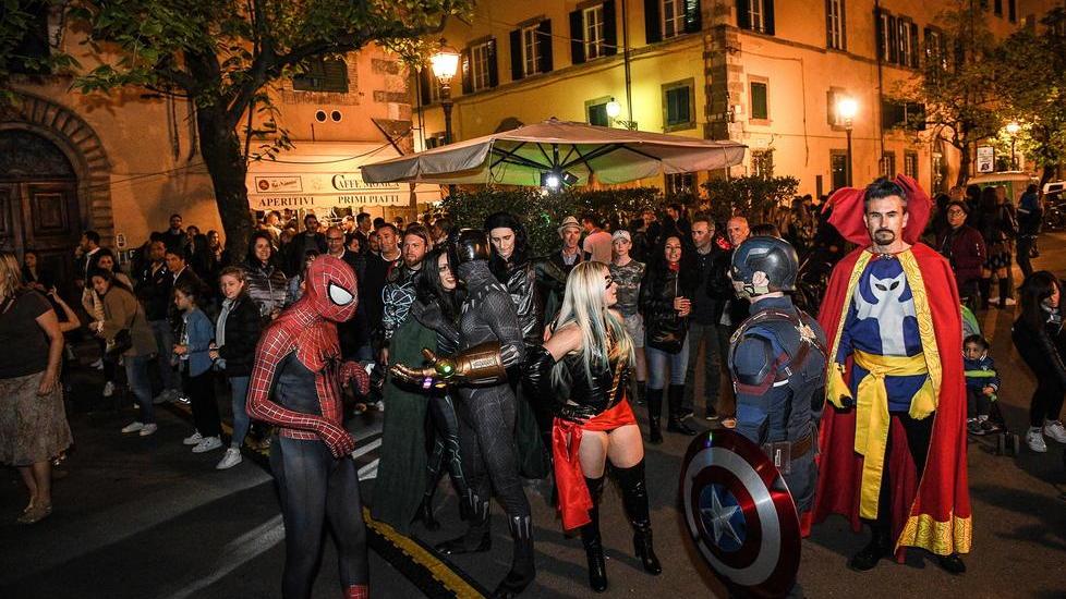 Tutti in centro storico per le strade e le piazze trasformate in un set per “Effetto cinema notte”
