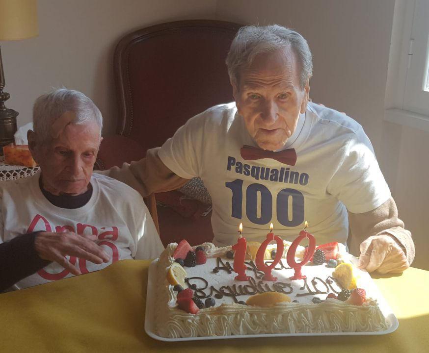 La coppia il giorno del centesimo compleanno di Pasquale