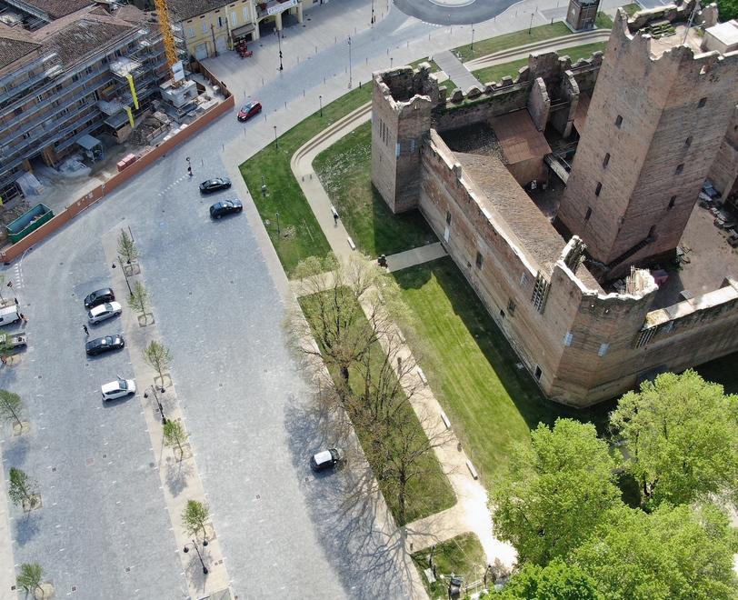 La nuova piazza Martiri inaugurata il 25 aprile 