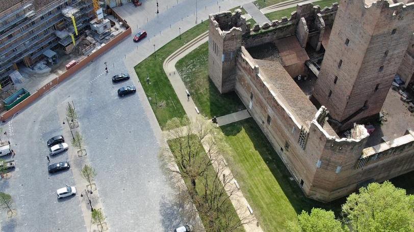 La nuova piazza Martiri inaugurata il 25 aprile